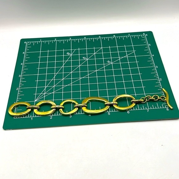 Liz Claiborne Gold Tone  Oversized Chain Link Toggle Bracelet  Gold Tone Vintage - Picture 7 of 9